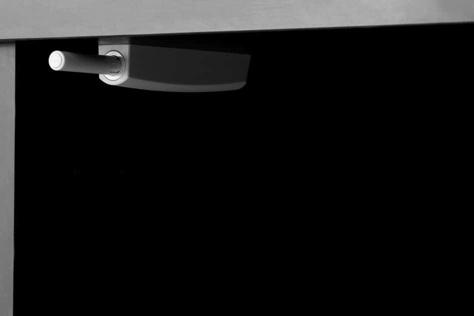 LOFTY Vysoký regál s drážkovaním černý/přírodní dub - obrázok 10