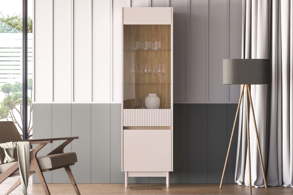 NALIA Elegantná drážkovaná vitrína krémová/dub krémová/dubová - obrázok 1