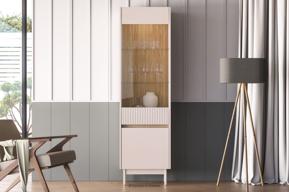 NALIA Elegantná drážkovaná vitrína krémová/dub krémová/dubová - obrázok 6