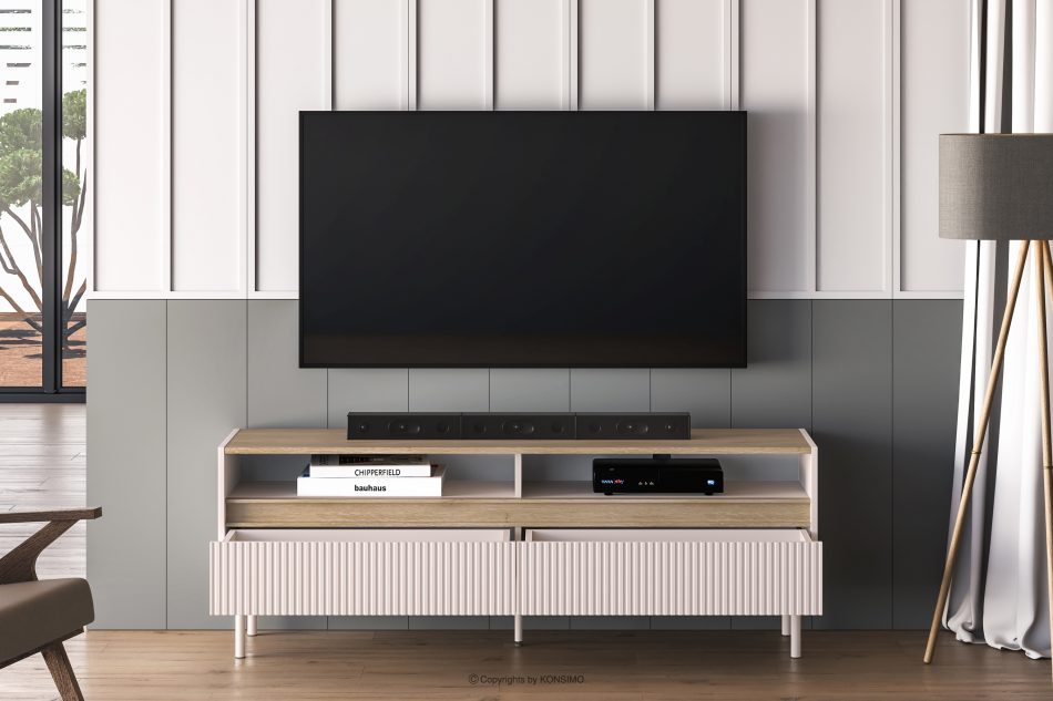 NALIA Elegantná drážkovaná RTV skrinka krémová/dub krémová/dubová - obrázok 4