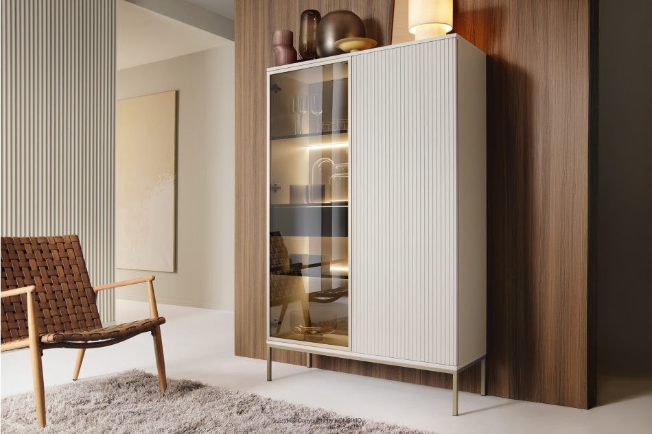 FONTE Krémová vitrína s lamelami na vysokých nožičkách krémový - obrázok 1