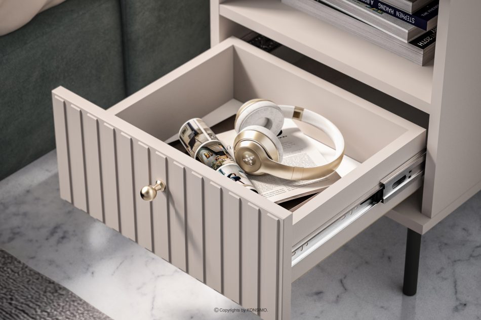 DROMA Úzky elegantný nočný stolík v krémovej farbe krémový - obrázok 4